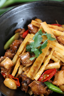 Hot pot chicken with bamboo shoots