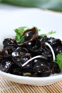 Sour kidney bean with wood ear fungus